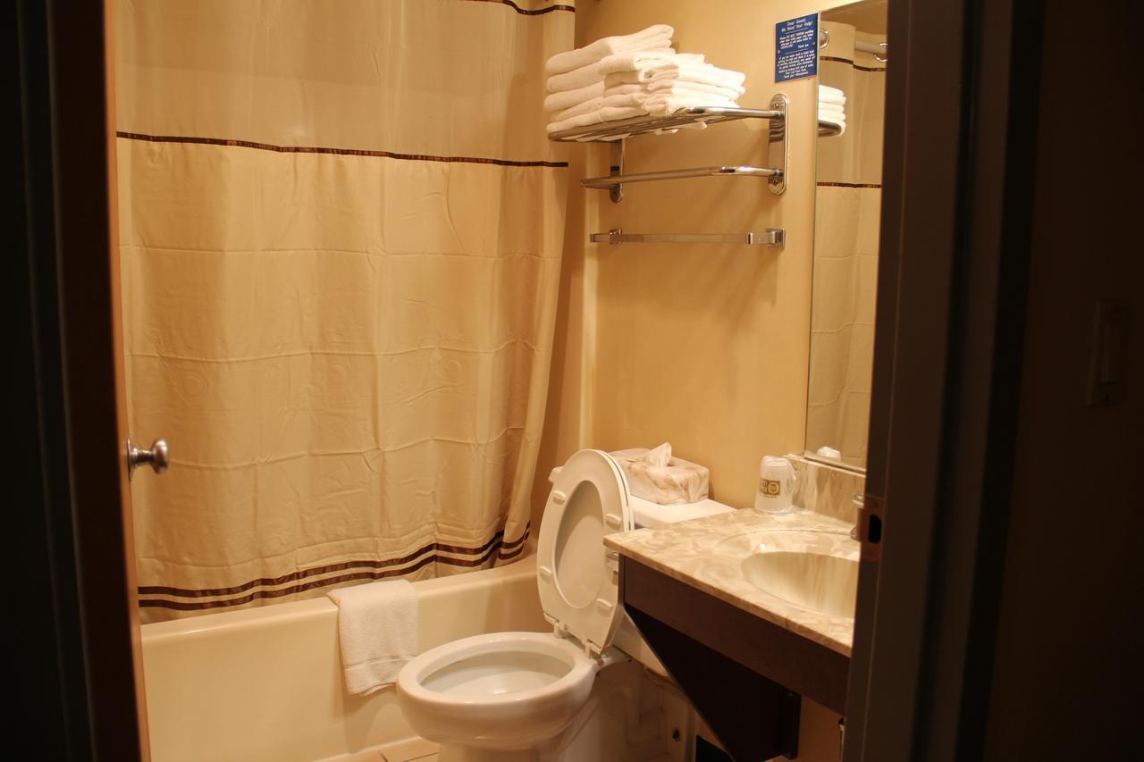 Budget Host Inn Fertility Экстерьер фото