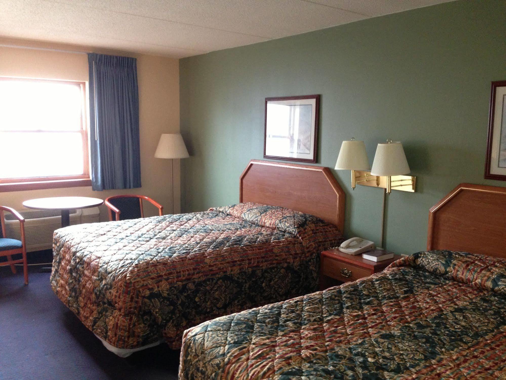 Budget Host Inn Fertility Экстерьер фото